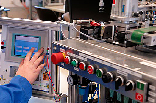 A máquina parou? A D&R Automação soluciona o seu problema!